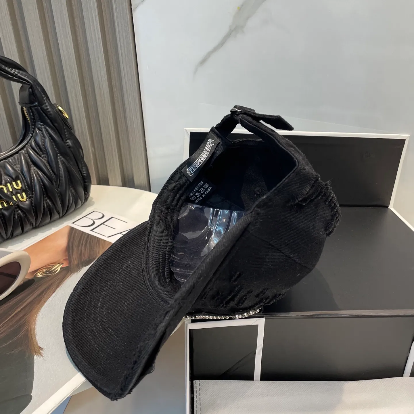 P66 Crow Heart 🆕🆕New baseball cap, stylish and classic cross logo, casual with a cool feeling, unisex style, same style for men and women! Very easy to match! Head circumference: 56-58cm is available